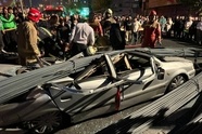 واژگونی کامیون حامل میلگرد در بلوار کوهسار تهران؛ نجات راننده محبوس شده