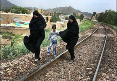 حاشیه‌نشینان از ورود به حریم راه‌آهن پرهیز کنند