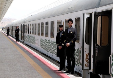 نخستین قطار پنج ستاره وارد خرمشهر شد