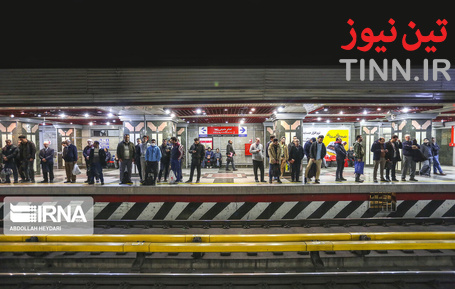 مترو تهران در یک روز برفی