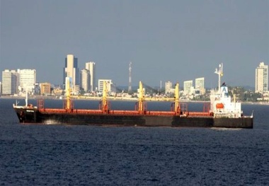  Japanese and Singaporean Bulk Carriers Collide in China