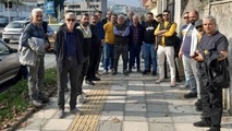 تجمع رانندگان سواری کرایه بین شهری در اعتراض به فعالیت تاکسی های اینترنتی در جاده/ مقام دولت قول پیگیری داد