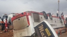 واژگونی اتوبوس با ۳ کشته و ۱۳ مجروح در قم