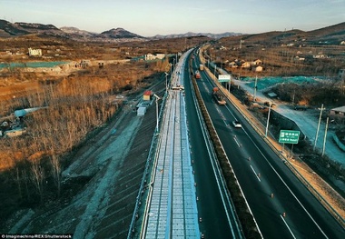 نیروگاه‌ خورشیدی روی بزرگراه‌ ها: راهکاری نوین برای درآمدزایی پایدار و توسعه انرژی پاک