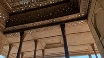 جمع‌ آوری قطعات فروریخته کاخ چهلستون/ بازدید از این بنای تاریخی باید متوقف باشد
