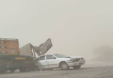 فیلم| طوفان شدید شن در جاده بندرعباس و تصادف ۱۰۰ دستگاه خودرو