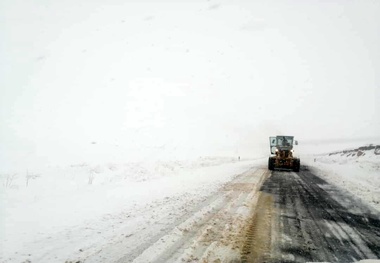 مه غلیظ دید رانندگان در جاده‌های کردستان را کاهش داد