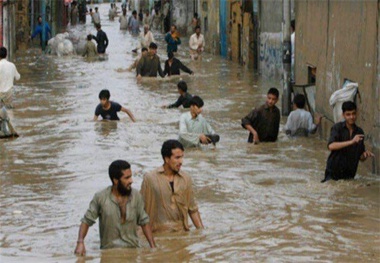 حضور مدیرکل راهداری جنوب استان در محور مسدود نیکشهر به چابهار