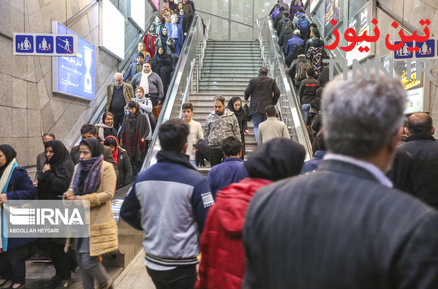 مترو تهران در یک روز برفی