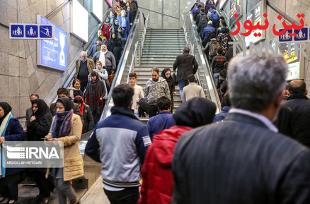 مترو تهران در یک روز برفی