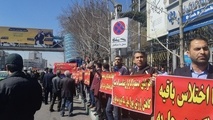 همراهی شهروندان با کارگران شرکت واحد در تجمع اعتراضی روز گذشته 