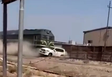 تصادف شدید قطار و خودرو در شمال بغداد حادثه آفرید+فیلم