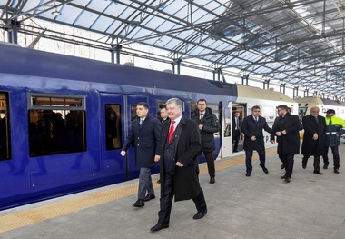 Poroshenko inaugurates airport link in Kyiv