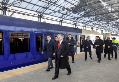 Poroshenko inaugurates airport link in Kyiv
