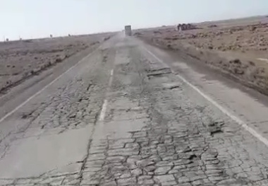 وضعیت نامناسب آسفالت جاده نعلبندان به تهران