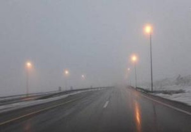 مه آلودگی و لغزندگی در محورهای استان زنجان
