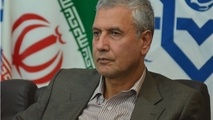 روحانی با مردم سخن می‌گوید