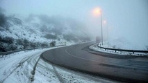 ترافیک سنگین در برخی محدوده های چالوس/ جاده برفی است