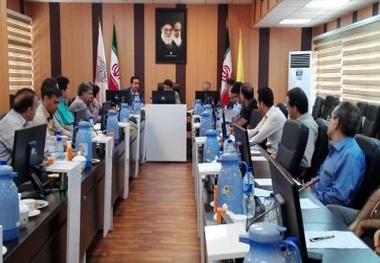 جلسه هم اندیشی احداث خطوط فرعی جهت مراکز انتقال بار و معادن در حوزه اداره کل راه آهن هرمزگان