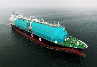 More LNG traders prefer to keep their fuel inside vessels