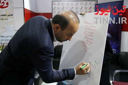 بازدید بابک احمدی از غرفه تین در نمایشگاه ریلی