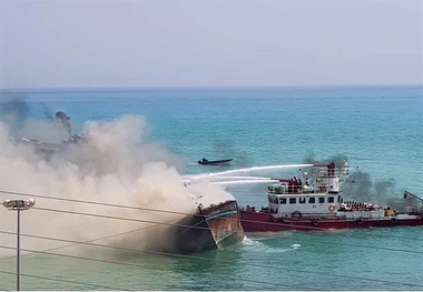 آزمون موفق و مجدد شناور آتشخوار بندرکنگان در سال‌روز وقوع حادثه
