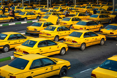 آغاز تبلیغات روی تاکسی ها، برای حمایت از تاکسیرانان