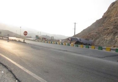 انسداد محور بندر خمیر - بندر لنگه پس از زلزله 