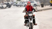 واکاوی ضرورت تسهیل دسترسی بانوان به گواهینامه موتورسواری

