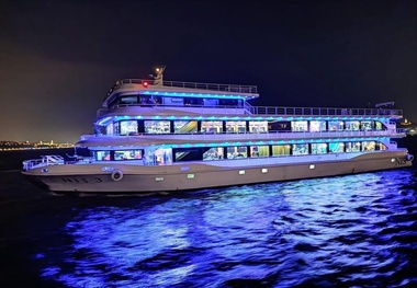  Royal Caribbean Boosts Annual Profit Forecast