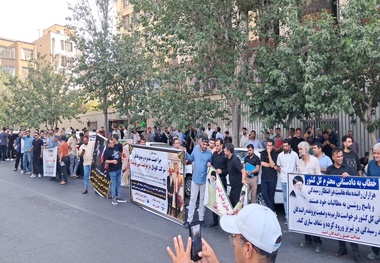 تجمع مالباختگان پرونده واردات کامیون مقابل مجتمع قضایی تهران؛ درخواست تسریع در رسیدگی به پرونده