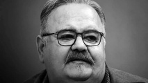 وقتی خنده یتیم می‌ شود