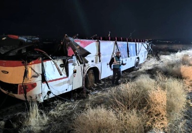 واژگونی اتوبوس زائران در جاده فیروزآباد کوار زیر ذره بین کمیسیون عمران