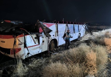 واژگونی اتوبوس زائران در جاده فیروزآباد کوار زیر ذره بین کمیسیون عمران