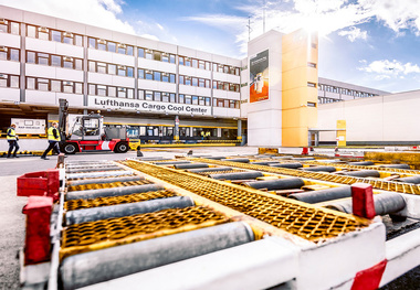 Lufthansa Cargo adds protective film as standard on cool services