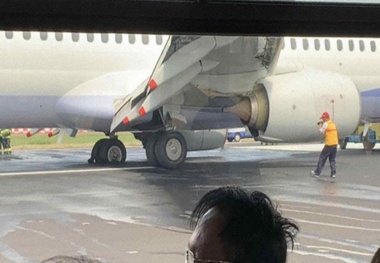 China Airlines Boeing 737 Bursts Both Left Main Tyres on Landing