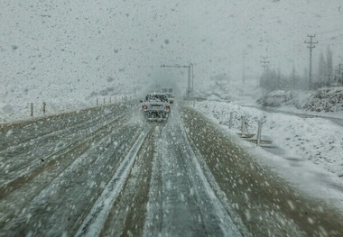 بارش برف و باران در محورهای مواصلاتی ۶ استان کشور