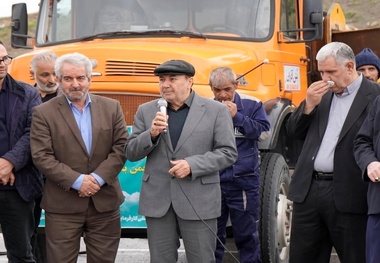 کامیون‌ داران پای کارِ سازندگی و بازسازی کشور هستند