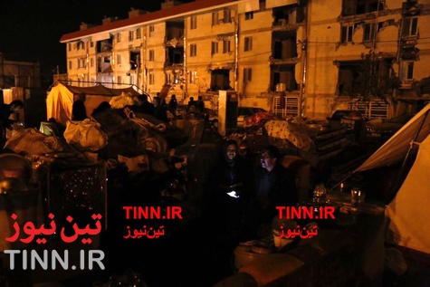 آوارگان زلزله در شب