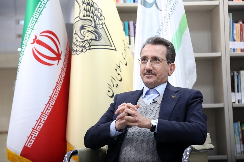 Vice-Minister for Roads and Urban Development of Iran and President of Iranian Railways (RAI) and UIC Director General met online on Monday 30 November to discuss developments at the Iranian Railways