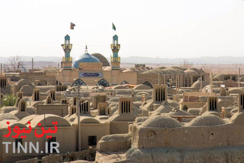 بادگیرها و آسمان پرستاره خور گردشگران را فرامی‌خواند