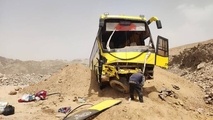 واژگونی اتوبوس مشهد به شیراز در تفت/انتقال تاکنون ۱۸ مصدوم به مراکز درمانی