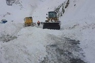 ریزش بهمن در ۸ نقطه از جاده‌ های روستایی طالقان