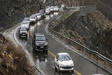 بارش برف و باران در جاده های ۱۱ استان/ ترافیک در ۳ محور مواصلاتی