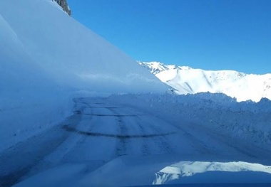 برف‌ روبی گردنه ژالانه در محور سرو آباد پاوه