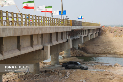 تصاویری از آخرین مراحل بازسازی پل های آسیب دیده هرمزگان (2)