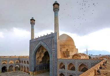 مسجد جامع اصفهان در دوگانه منشأ رطوبت؛ خط ۲ مترو یا شبکه فرسوده آب