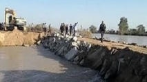 
احداث سه ونیم کیلومتر سیل بند در جاده قفاس آبادان
