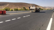 ارتقای ایمنی راه‌ ها در هرمزگان با اجرای خط‌ کشی و نصب چشم‌ گربه‌ ای