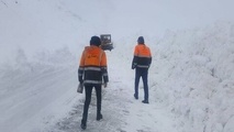 امدادرسانی هلال احمر به ۲۵۱ مسافر نوروزی گرفتار در برف و کولاک جاده های زنجان